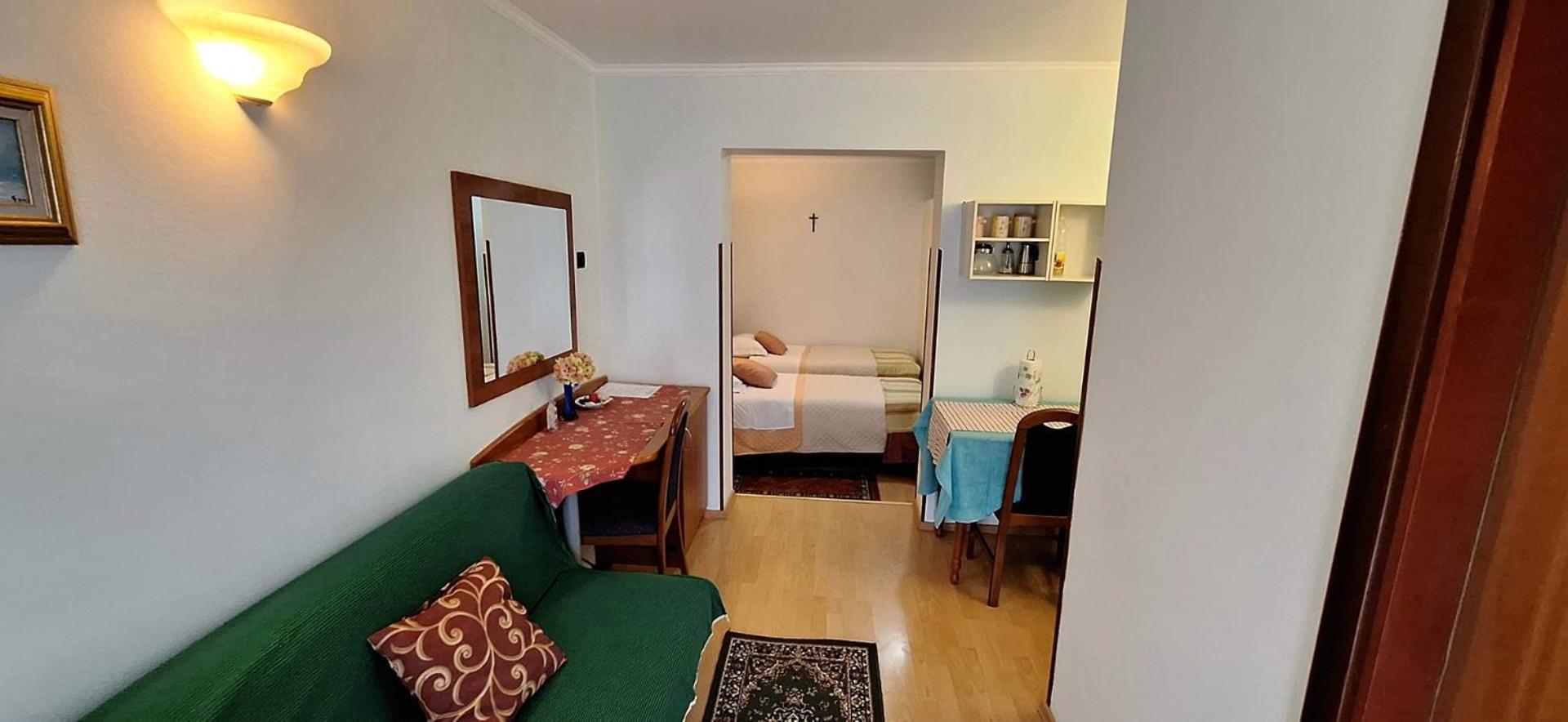 Apartments And Rooms Laura Пазин Екстериор снимка